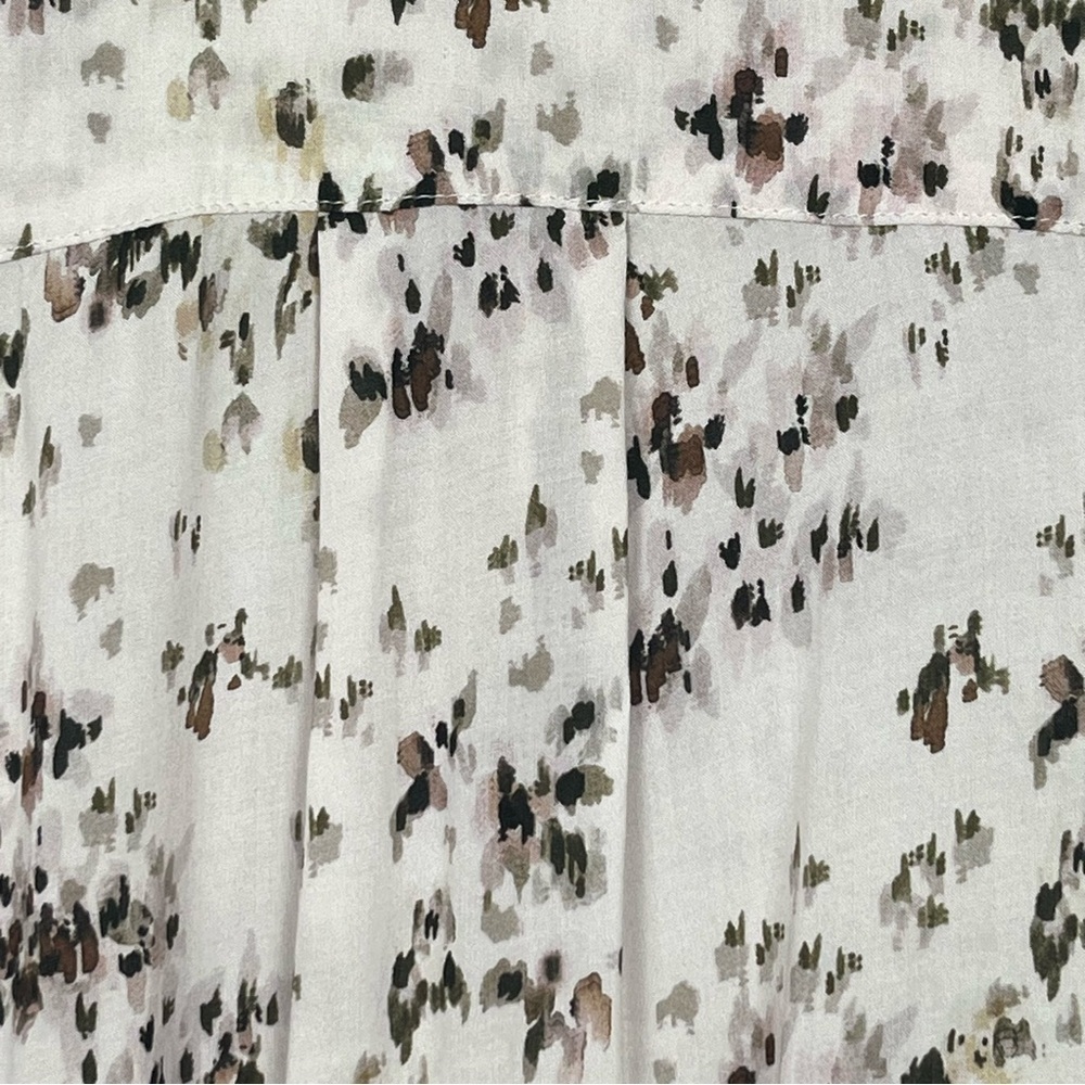 Bella Dahl Full Button Down Hipster Shirt in Painted Ditsy Floral Print, small. - Picture 9 of 13